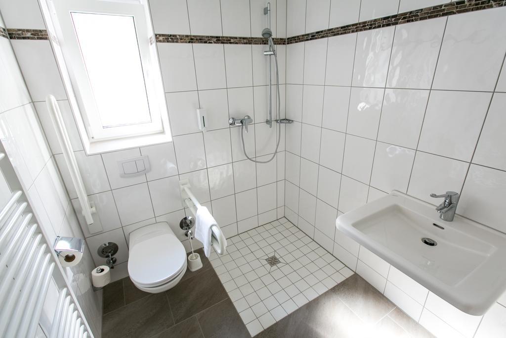 Zweibettzimmer mit eigenem Bad